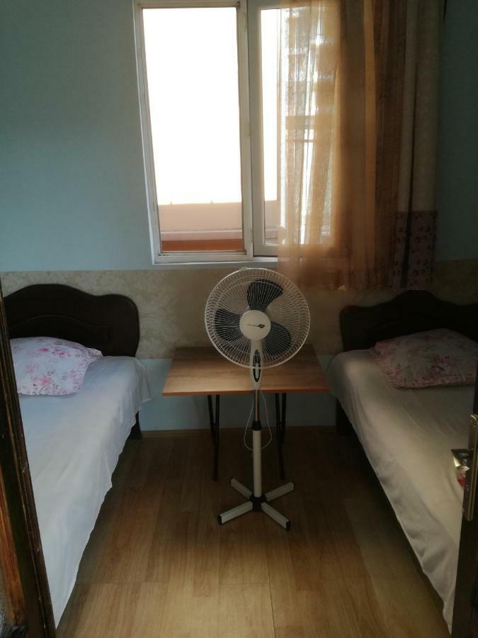 Guest House Nino 바투미 외부 사진